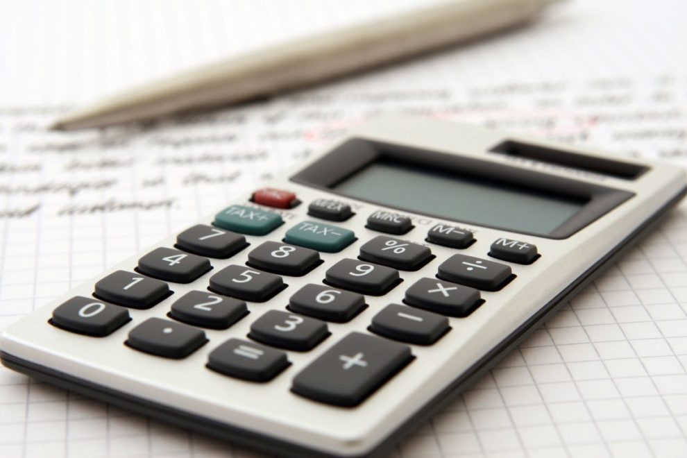 accountant-accounting-adviser-advisor-159804-1150×767